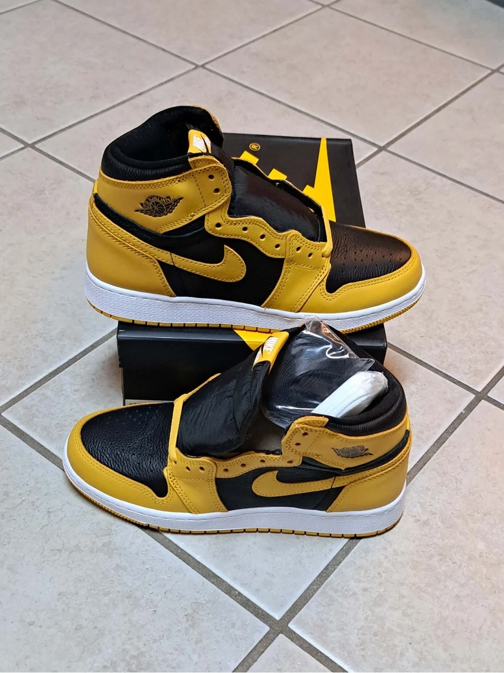 Jordan 1 Retro High OG GS 'Pollen' (2021) - Big Kids Size 7Y / Women's size 8.5